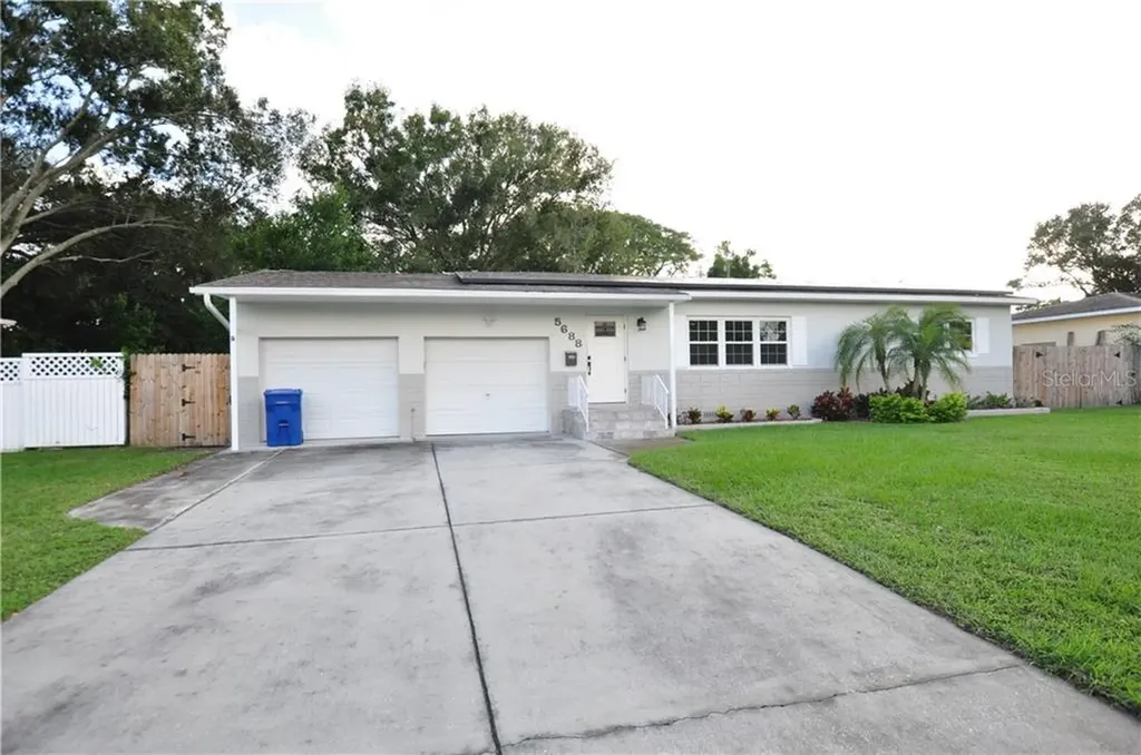 5688 34th Avenue N St Petersburg FL 33710