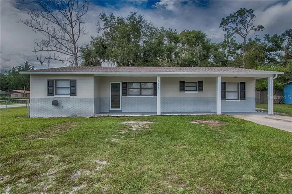 824 S High Street Deland FL 32720