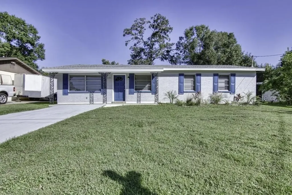 2111 W Hamilton Avenue Tampa FL 33604