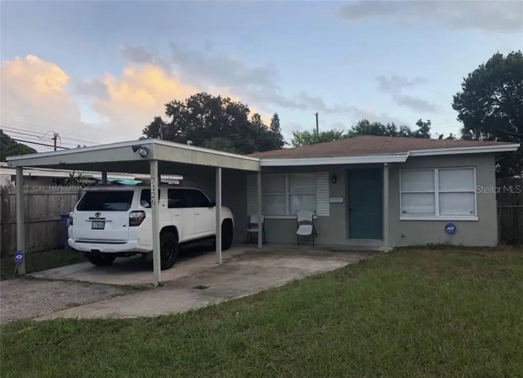 7126 33rd Avenue N St Petersburg FL 33710