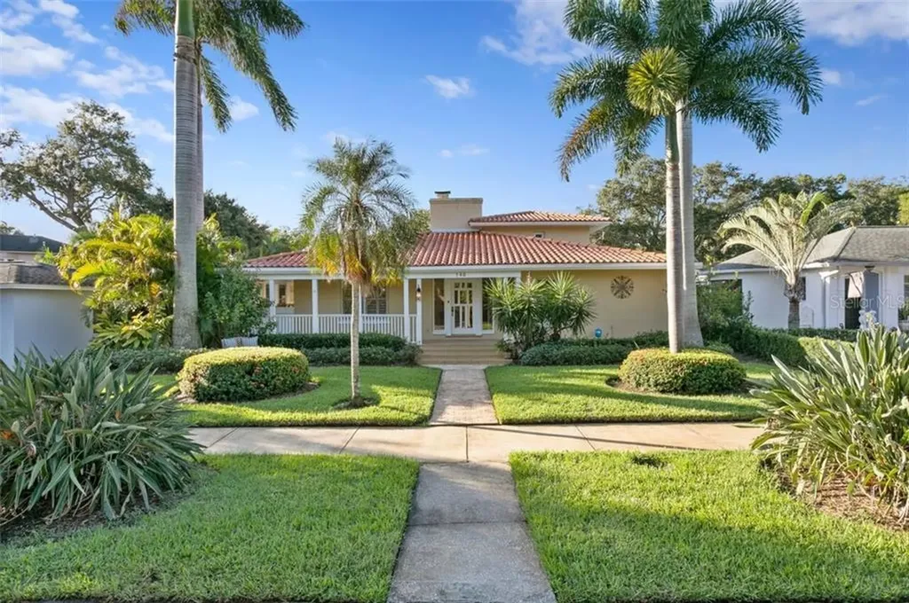 146 26th Avenue NE St Petersburg FL 33704