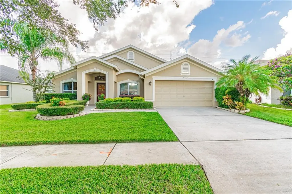 2712 Valencia Grove Drive Valrico FL 33596