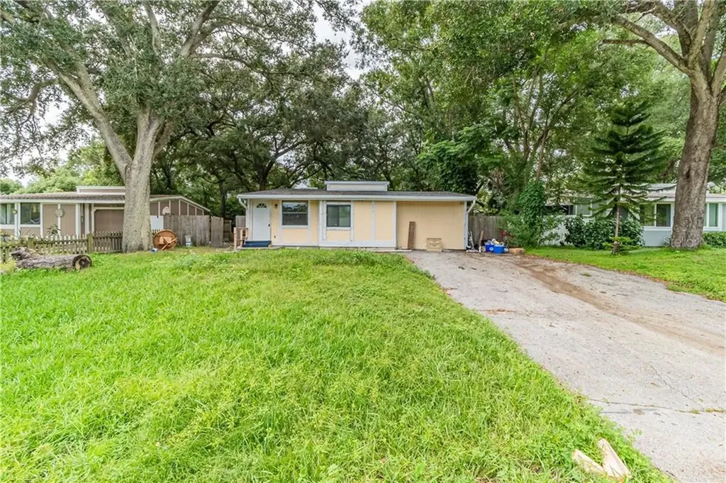 2412 S Lake Avenue Sanford FL 32771