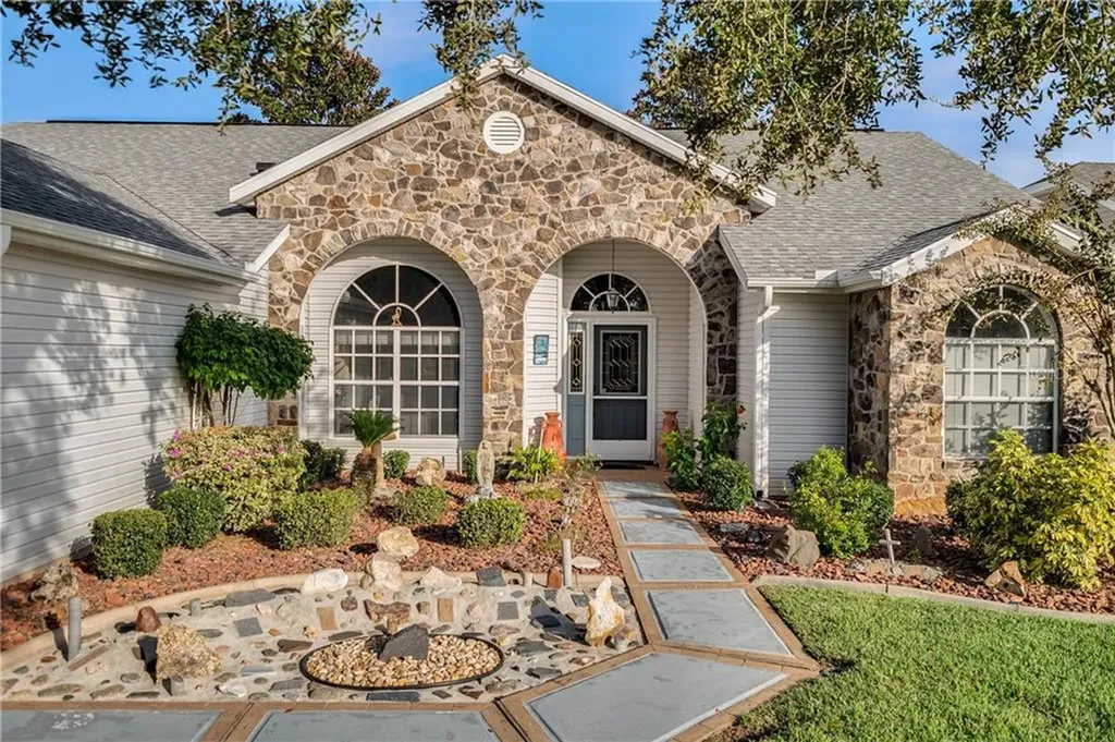 25228 Waterbridge Court Leesburg FL 34748