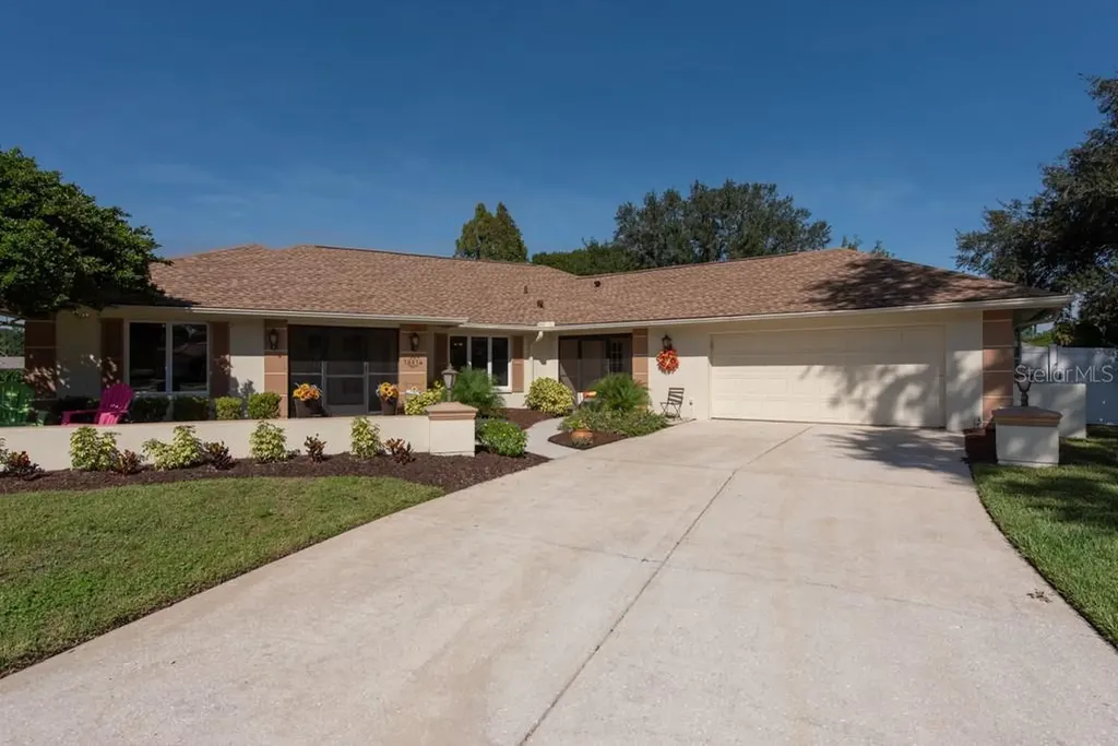 18316 Sturbridge Court Tampa FL 33647