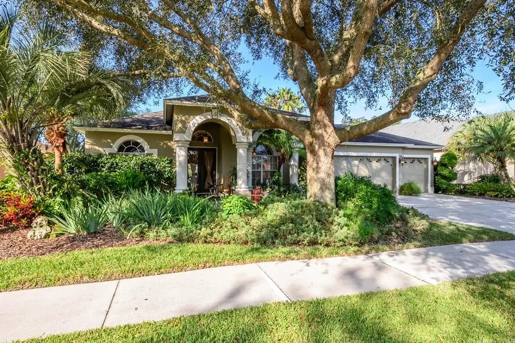 9905 Kingshyre Way Tampa FL 33647