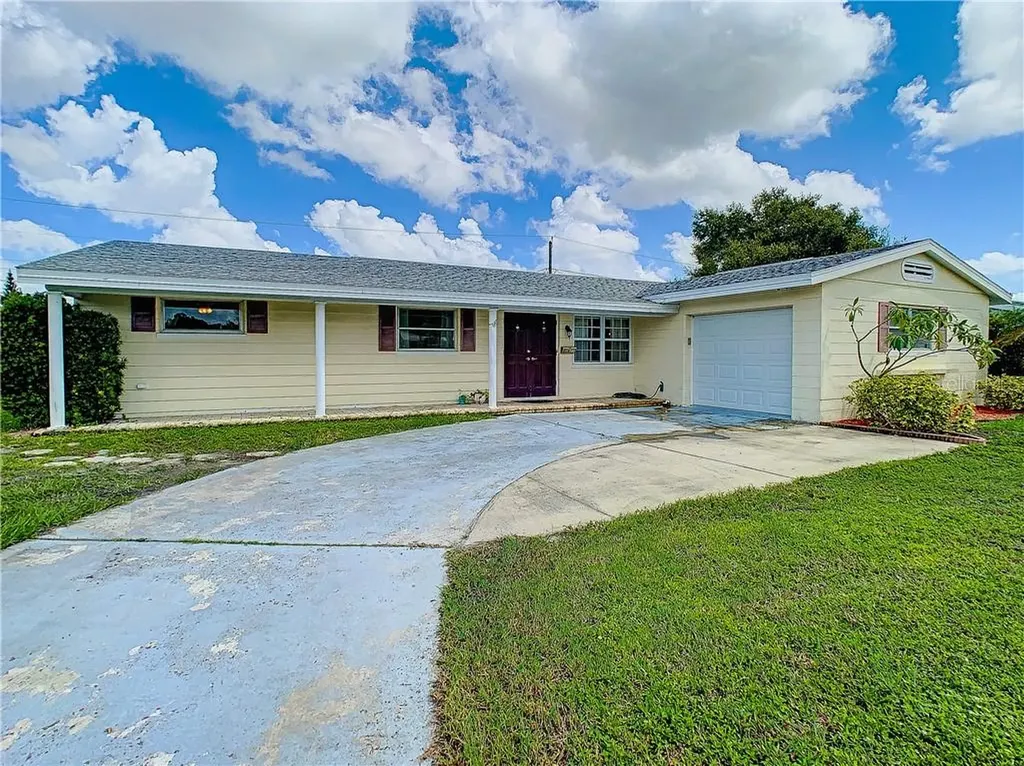 5857 30th Avenue N St Petersburg FL 33710