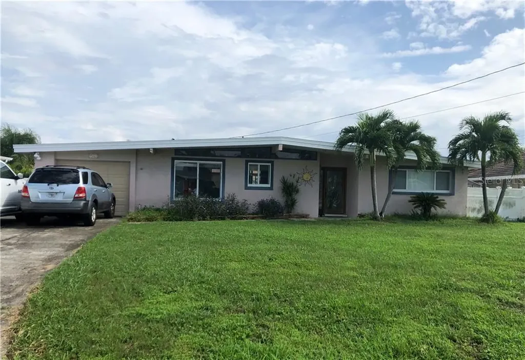 9461 Treasure Lane NE St Petersburg FL 33702