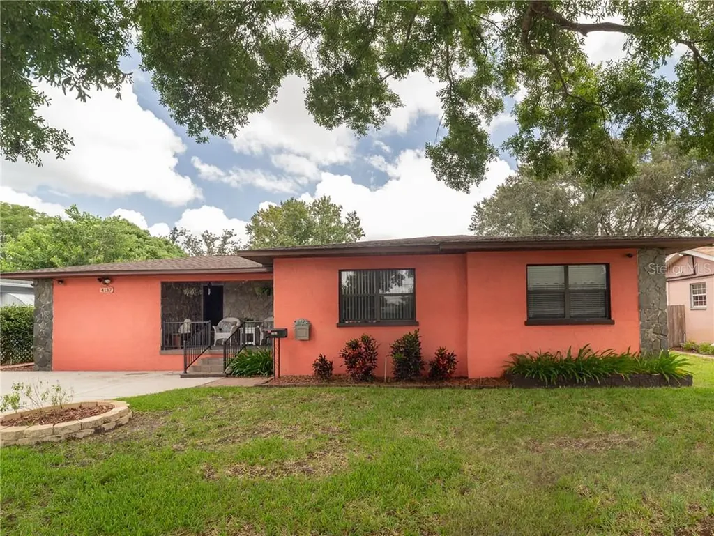 4137 30th Avenue N St Petersburg FL 33713