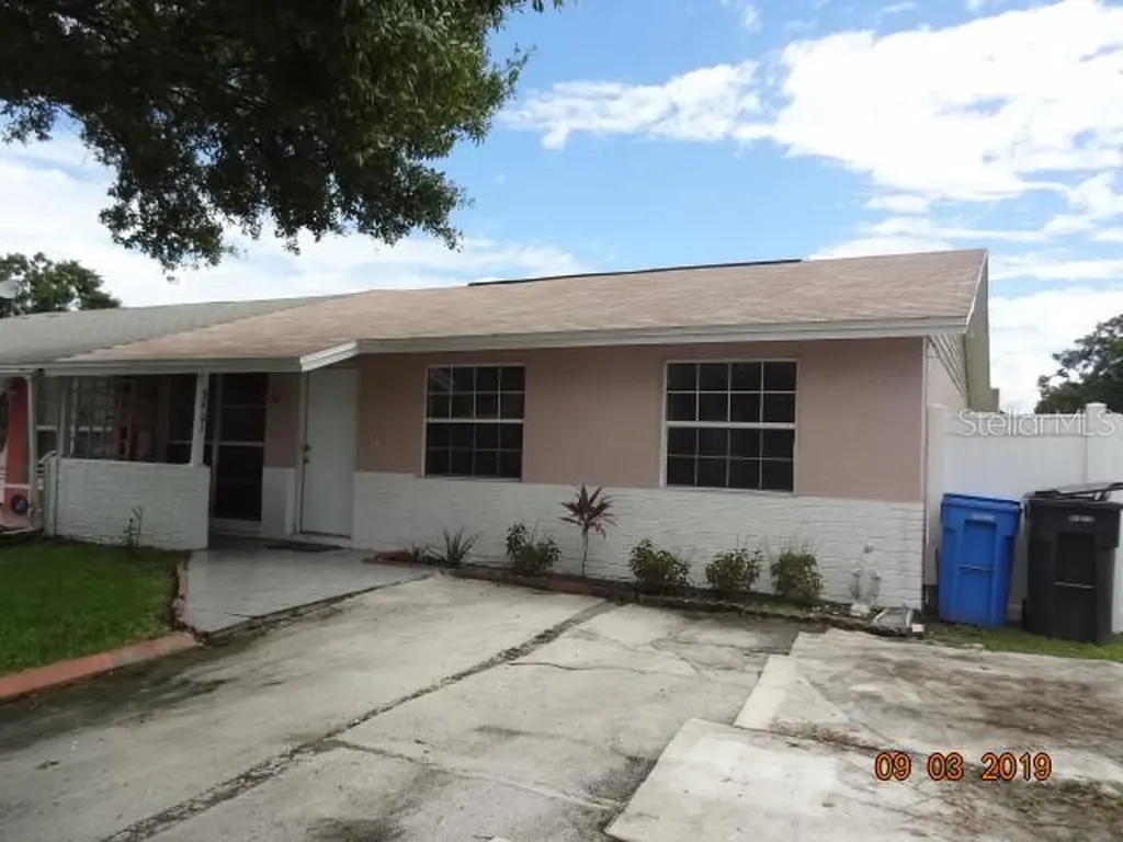 8901 Thousand Oaks Court Tampa FL 33634