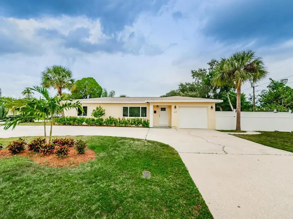 439 60th Avenue S St Petersburg FL 33705
