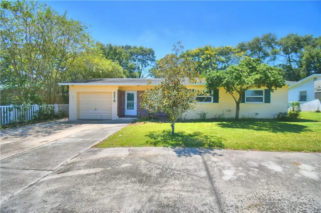 2219 W Pilaklakaha Avenue Auburndale FL 33823