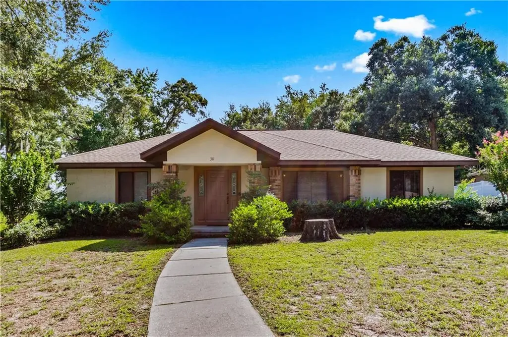 311 Woodland Trail Lady Lake FL 32159