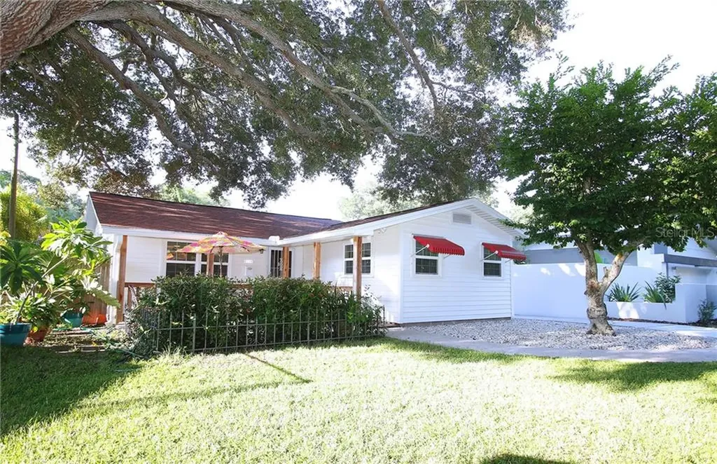 8118 37th Avenue N St Petersburg FL 33710
