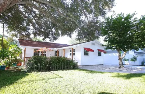 8118 37th Avenue N St Petersburg FL 33710