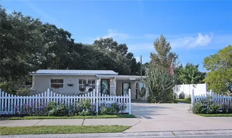 1514 77th Avenue N St Petersburg FL 33702