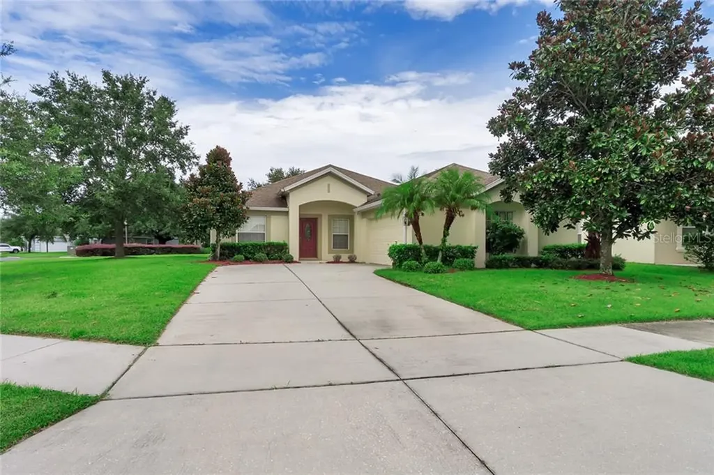 2350 Meadow Oak Circle Kissimmee FL 34746