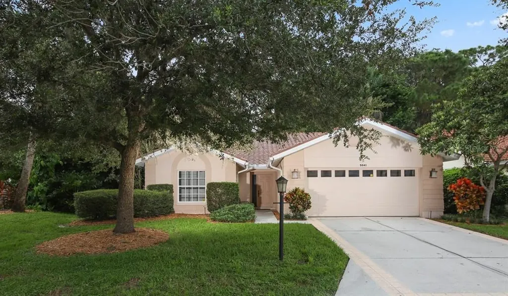 5841 Beaurivage Avenue Sarasota FL 34243
