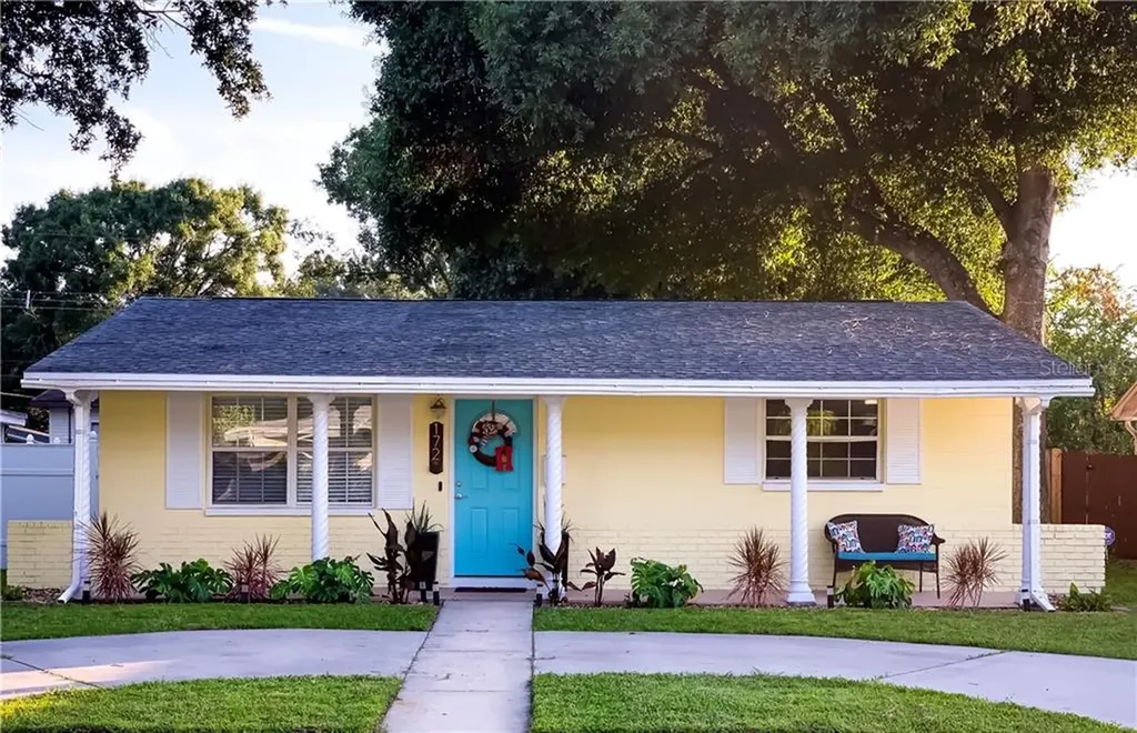 172 SW Lincoln Circle N St Petersburg FL 33703
