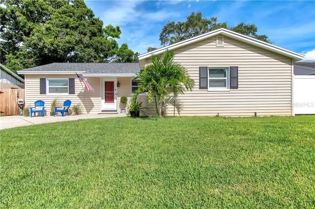 6047 Burch Street N St Petersburg FL 33709
