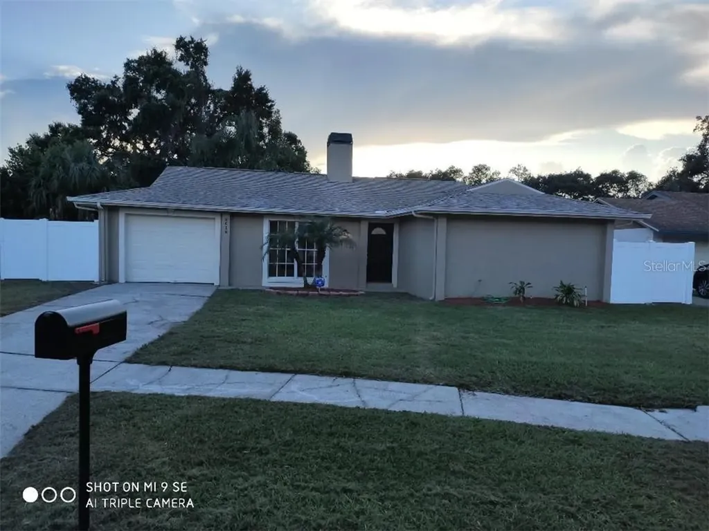8010 Woodvine Place Tampa FL 33615