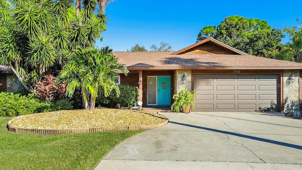 7010 10th Street S St Petersburg FL 33705
