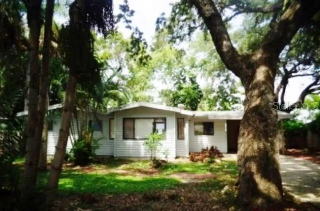 1001 58th Avenue S St Petersburg FL 33705