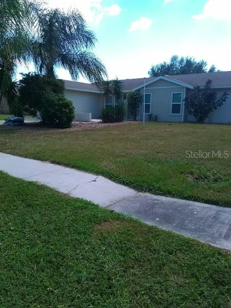 806 Southern Pine Lane Sarasota FL 34243
