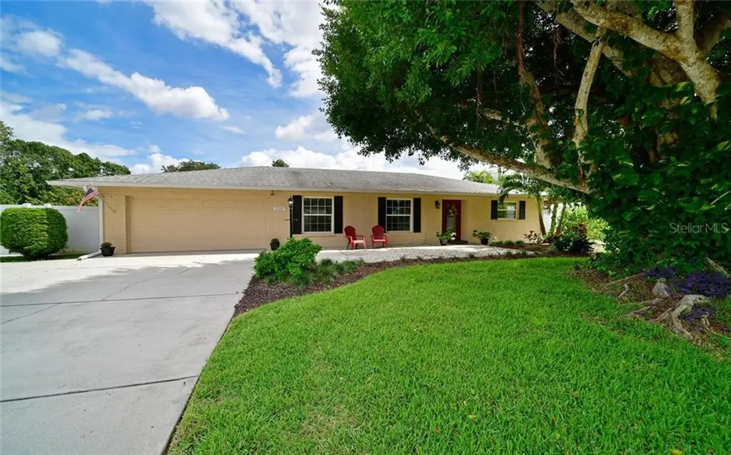 2105 47th Street Place W Bradenton FL 34209