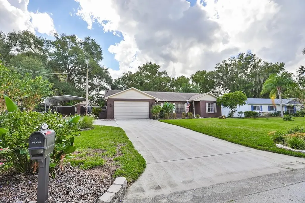 907 Woodland Drive Seffner FL 33584
