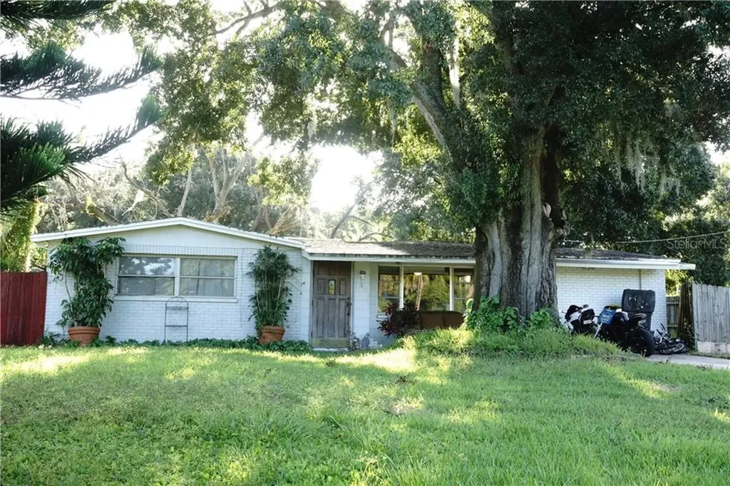 2304 S 48th Street Tampa FL 33619