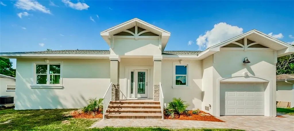 1251 73rd Avenue N St Petersburg FL 33702