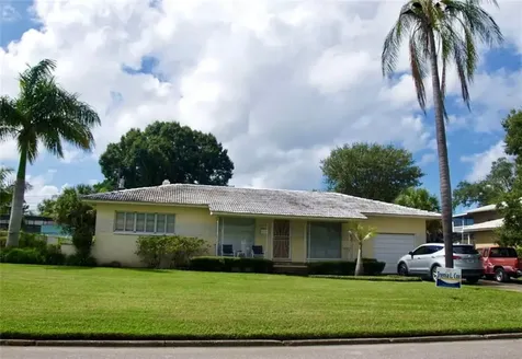 1632 27th Avenue S St Petersburg FL 33712