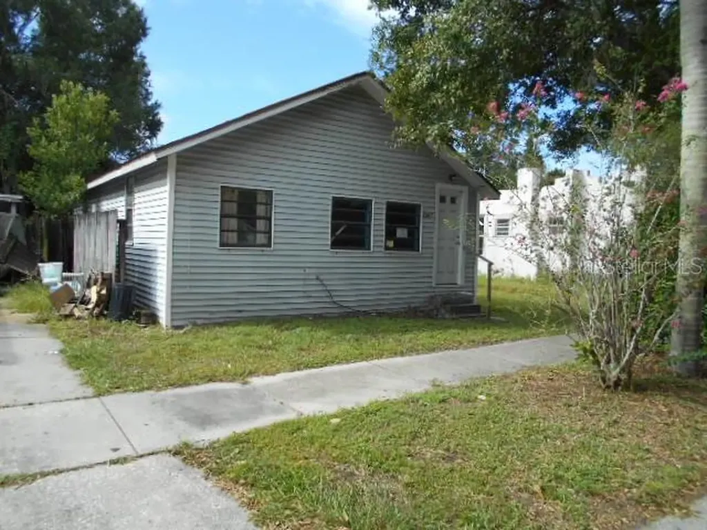 2582 Grove Park Avenue N St Petersburg FL 33714
