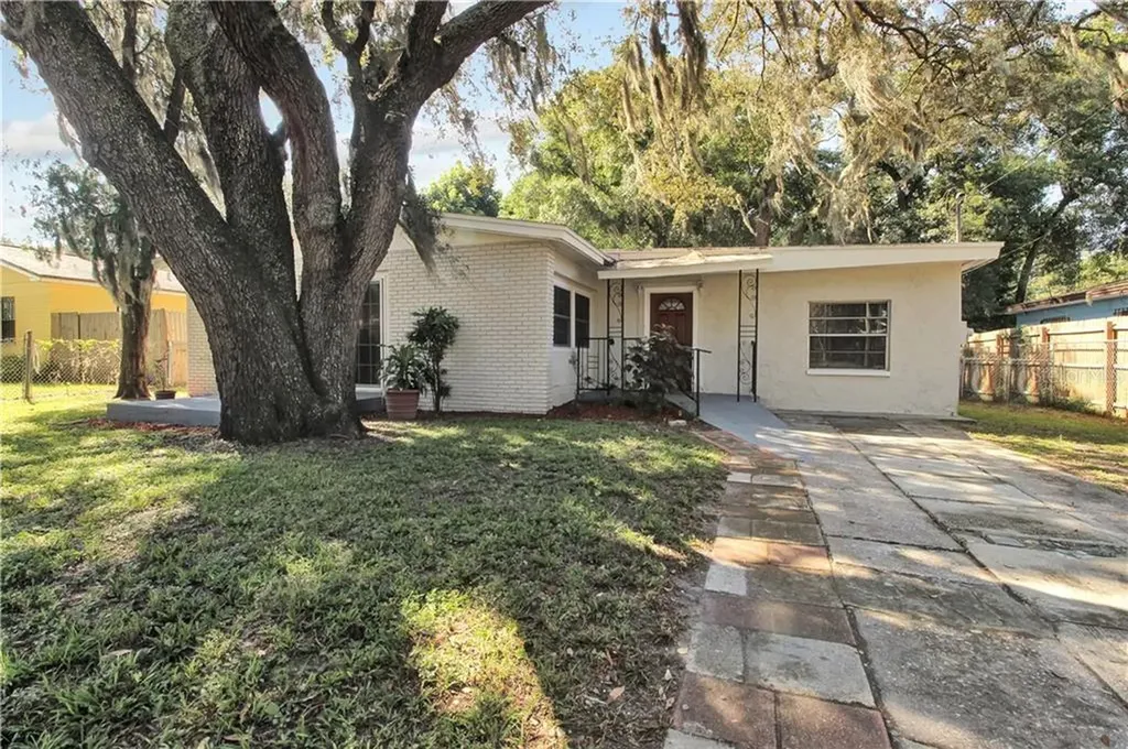 1915 E Shadowlawn Avenue Tampa FL 33610