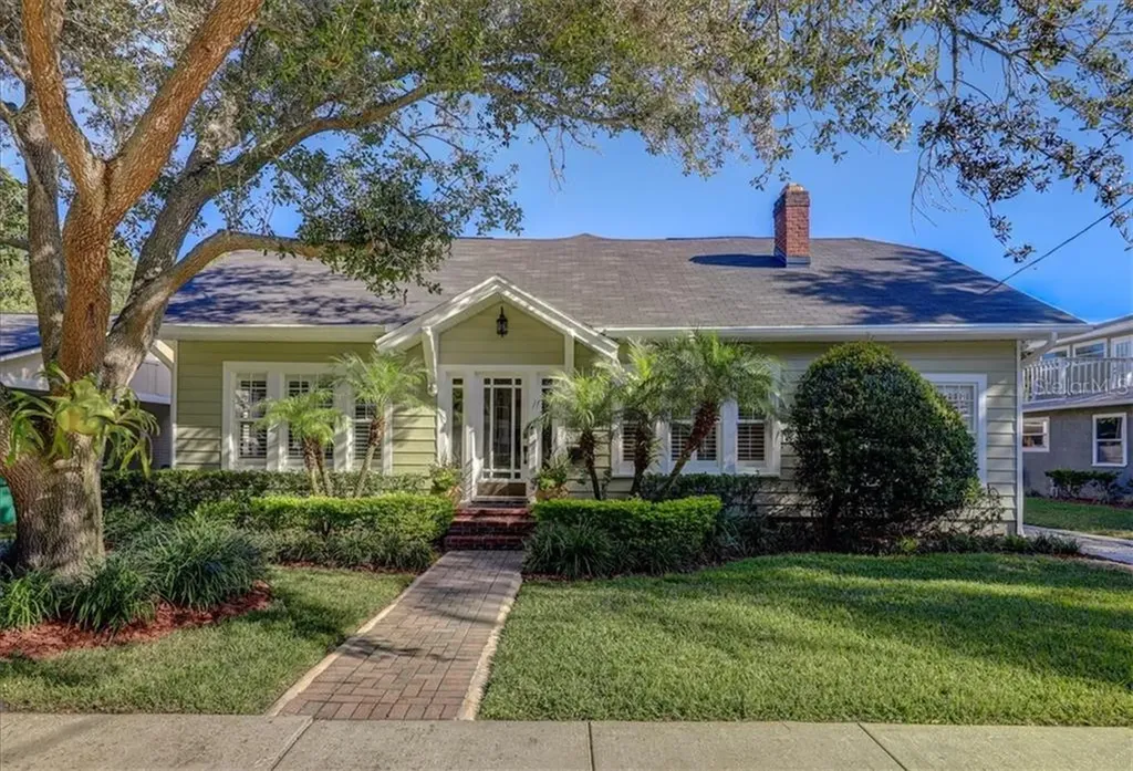 3203 W Lawn Avenue Tampa FL 33611