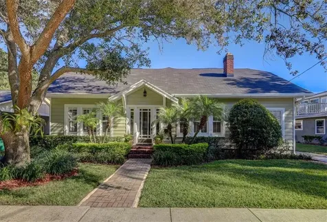 3203 W Lawn Avenue Tampa FL 33611