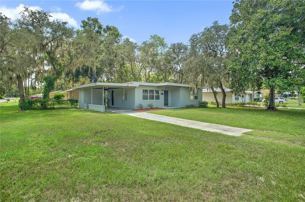 2201 Hutchinson Avenue Leesburg FL 34748