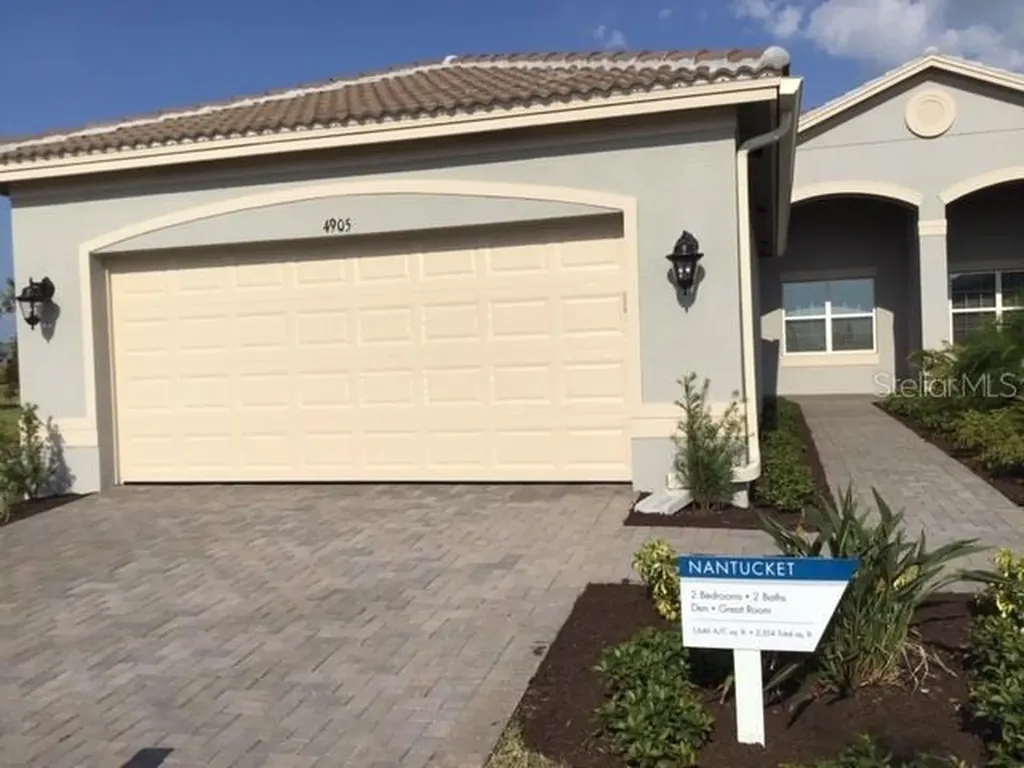 4905 Avila Lakes Drive Wimauma FL 33598