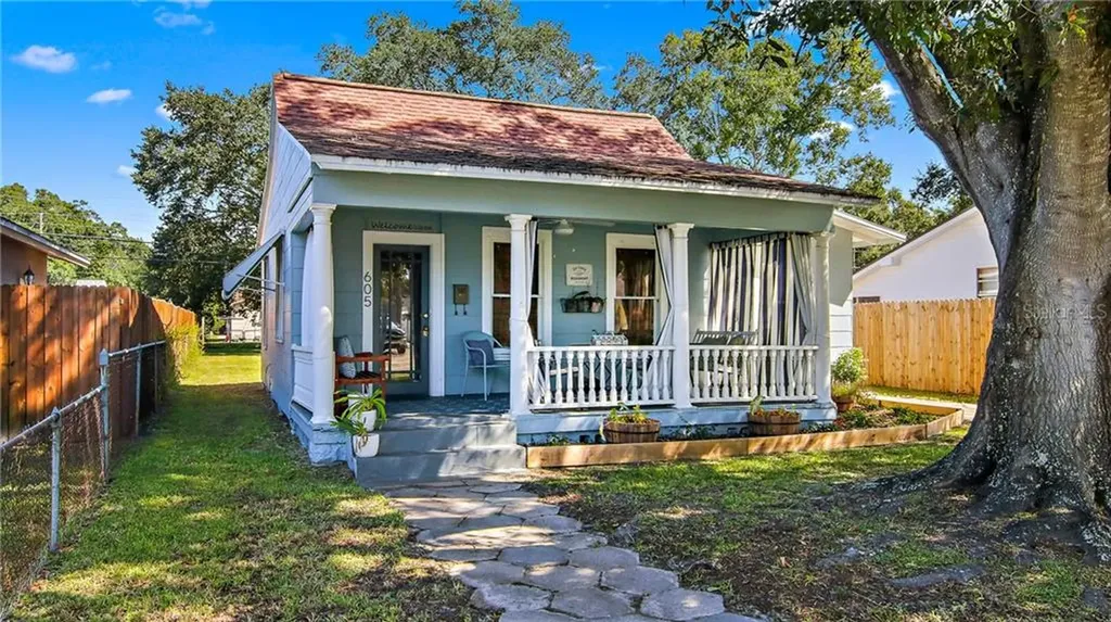 605 47th Avenue N St Petersburg FL 33703