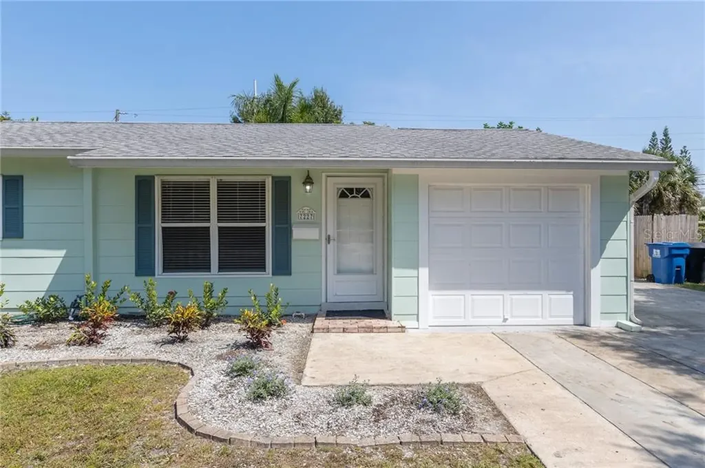 7227 10th Street N St Petersburg FL 33702
