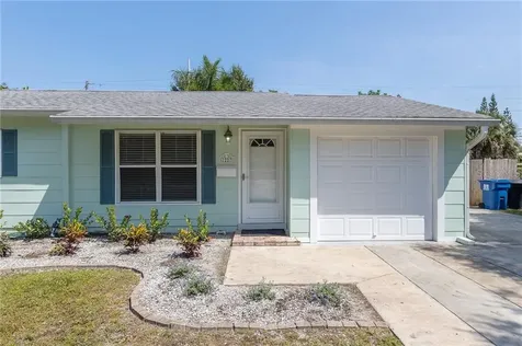 7227 10th Street N St Petersburg FL 33702