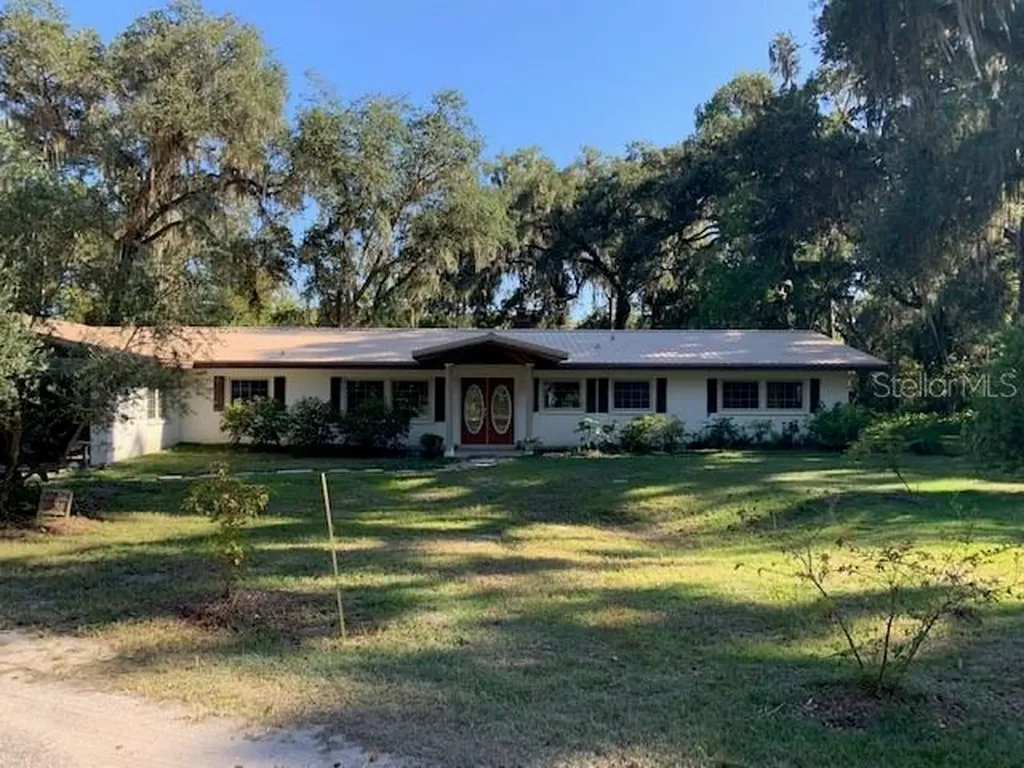 2623 Cr 412 Lake Panasoffkee FL 33538