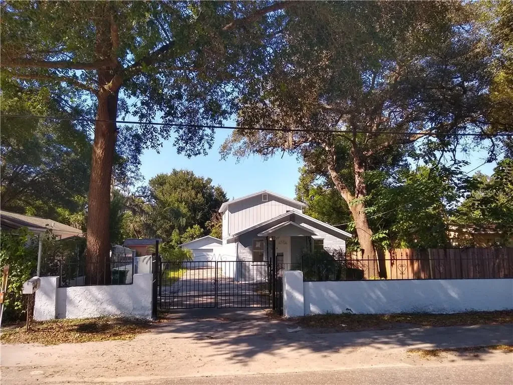 2004 E Annie Street Tampa FL 33612