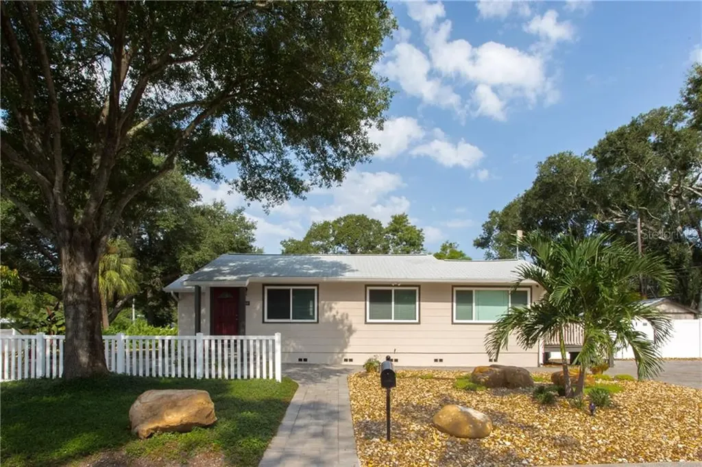 4749 Haines Road N St Petersburg FL 33714