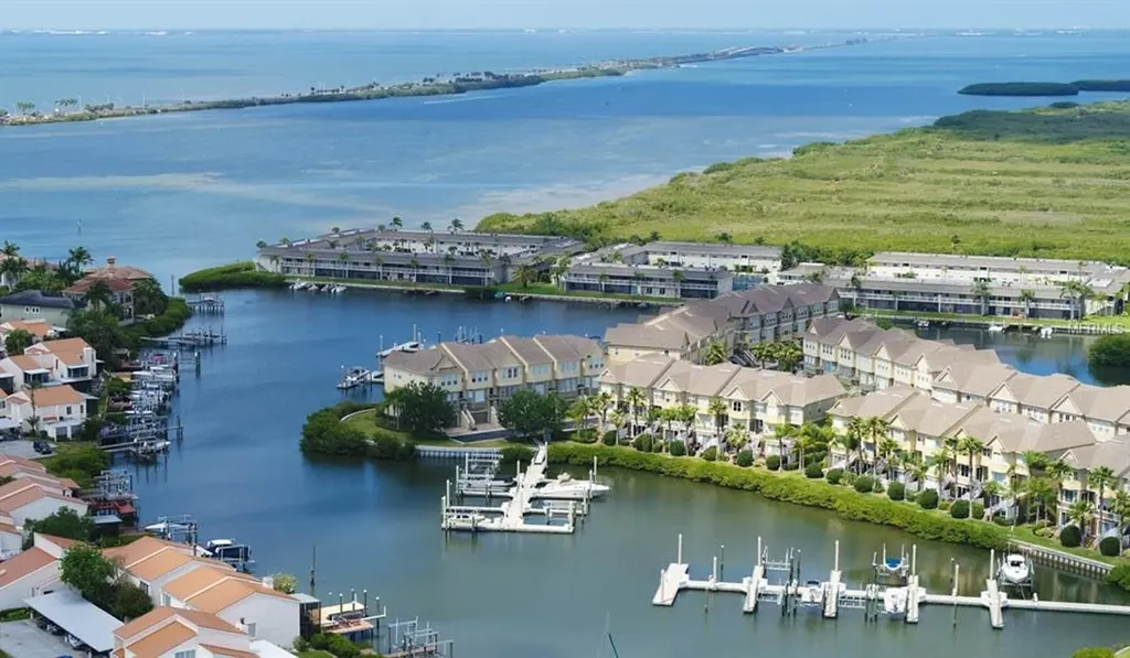 4325 Spinnaker Cove Lane Tampa FL 33615