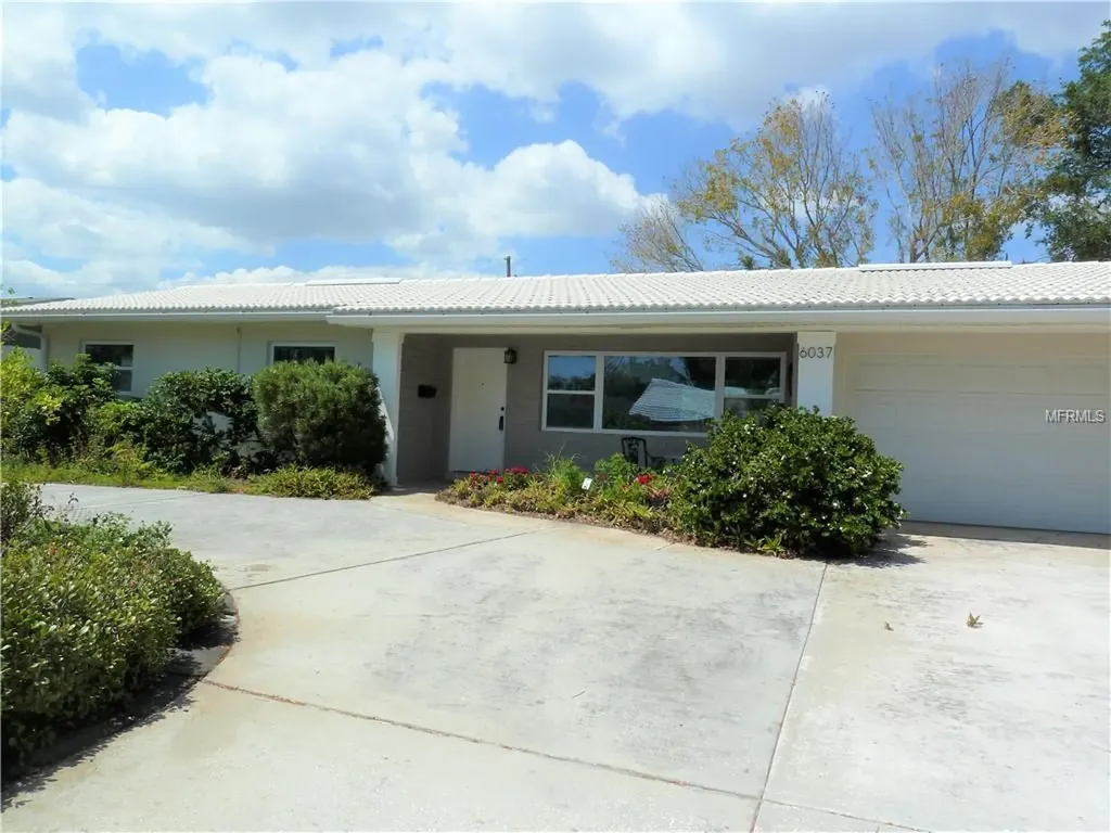 6037 21st Avenue N St Petersburg FL 33710