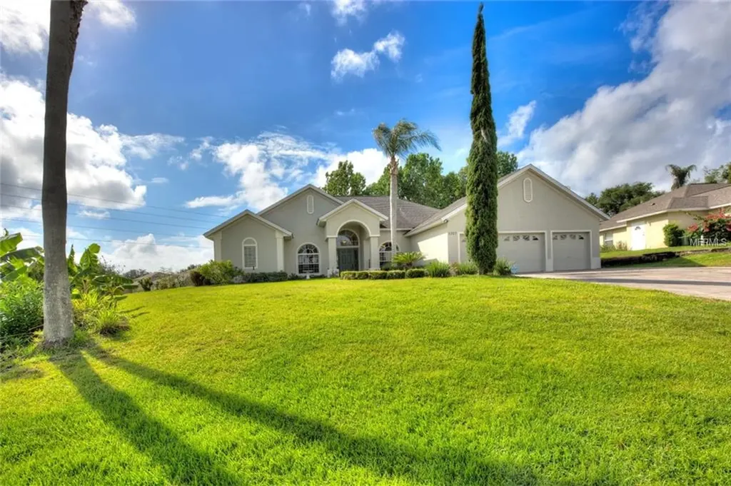 2307 Queen Palm Court Leesburg FL 34748