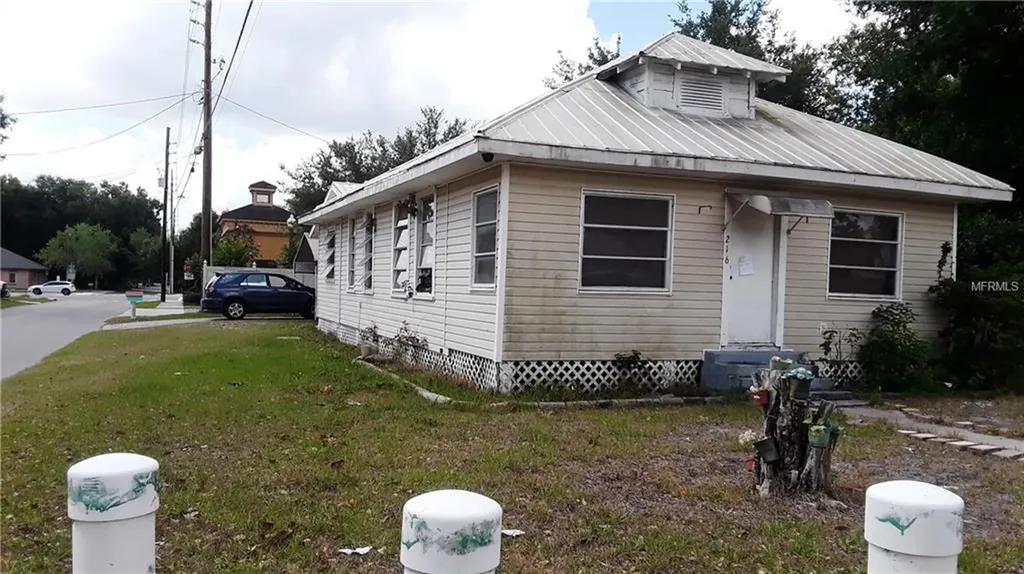 216 E Magnolia Street Kissimmee FL 34744