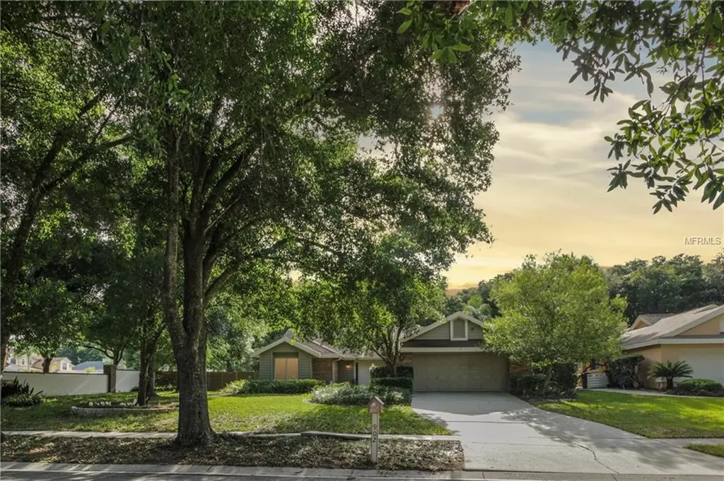 902 Stratford Manor Drive Brandon FL 33510